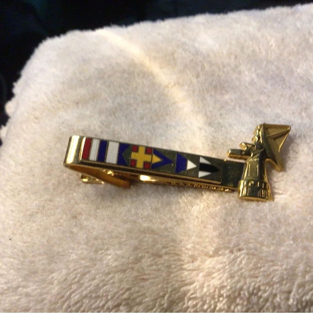 The Unbranded Brand classic gold